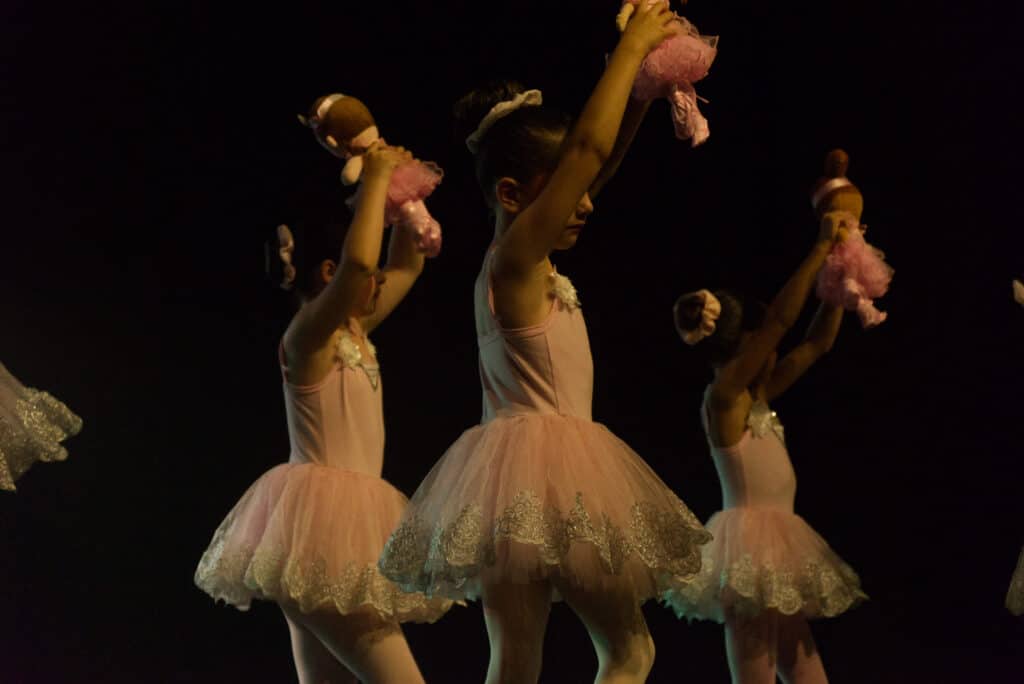 Ballet iniciación HuslingDance Jornada de Puertas Abiertas en Estudio de Danza en Baiona – Septiembre 2025. ballet iniciacion huslingdance